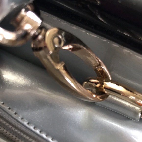 Julia & MICHAEL Stylish Patent Leather Handbag with detachable Shoulder Strap. - Picture 14 of 16